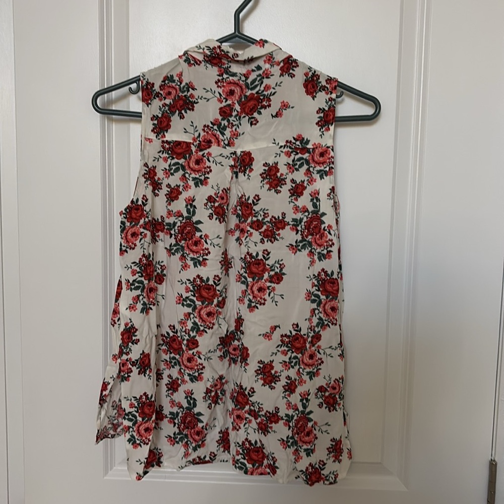 H&M button up top - Picture 3 of 5